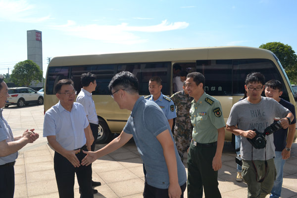 安华警用装备马总接待